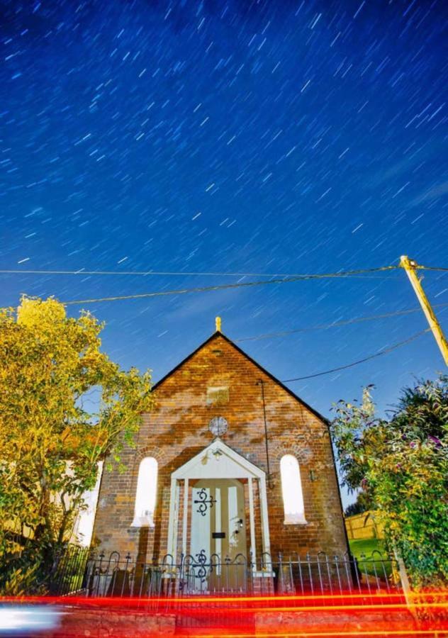The Old Chapel Villa มาร์ลบะระ ภายนอก รูปภาพ